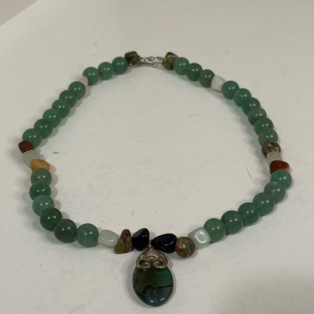 Handmade Green Aventurine Necklace with Agate Pendant & Toggle Clasp - Picture 5 of 5